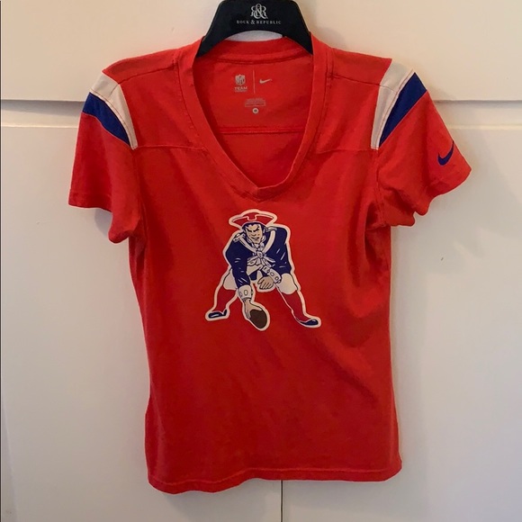 Nike Tops - *Final Sale* Nike Throwback Patriots 🏈 T-Shirt